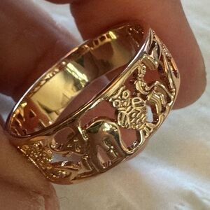 Elegant Gold Elephant Ring